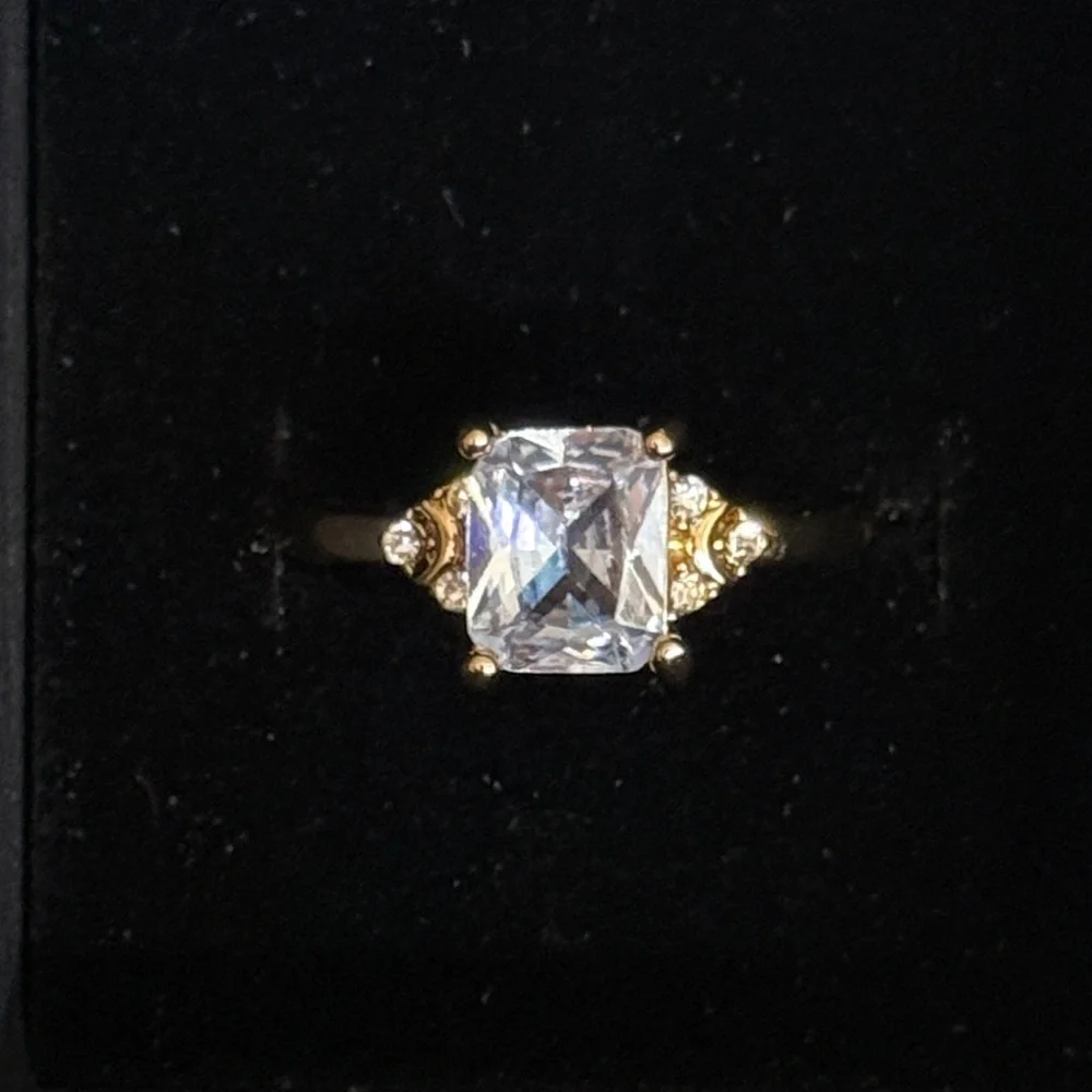 Vintage Radiant Gold Women's Ring